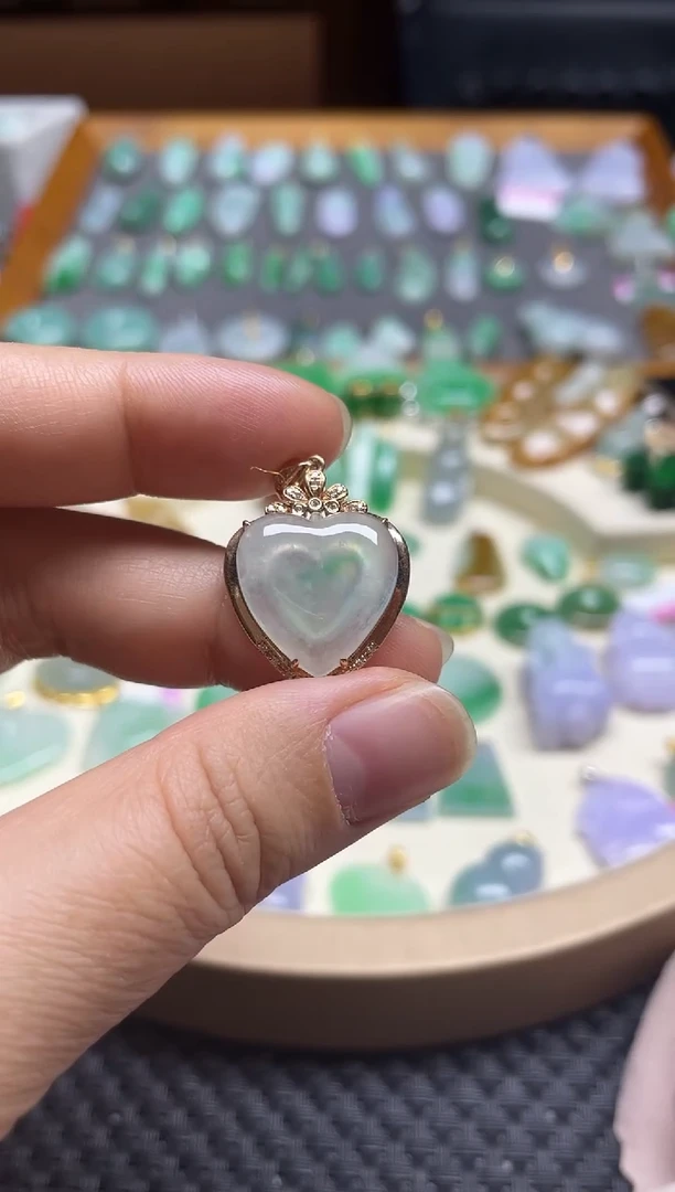 【闪购商品】翡翠颈饰18K金镶嵌心心相印