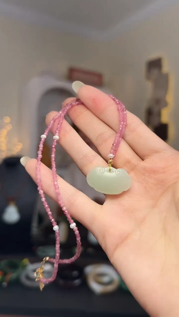 颈饰未镶嵌和田玉宝宝锁