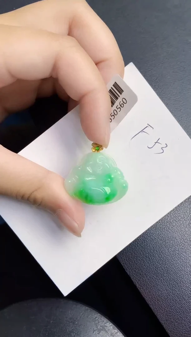 翡翠18K金镶嵌颈饰天然缅甸a货翡翠