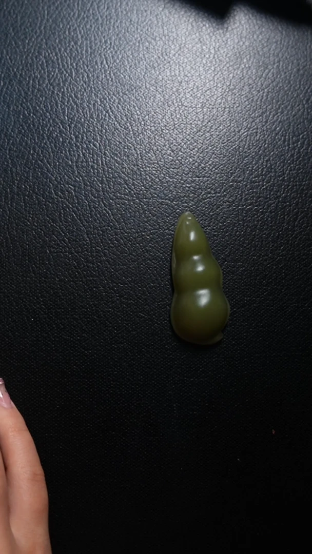 和田玉未镶嵌颈饰吊坠