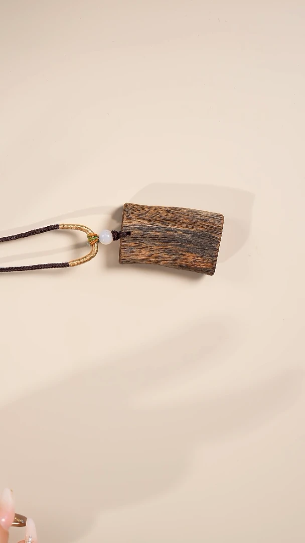 沉香吊坠无事牌吊坠8克+  多样性发一