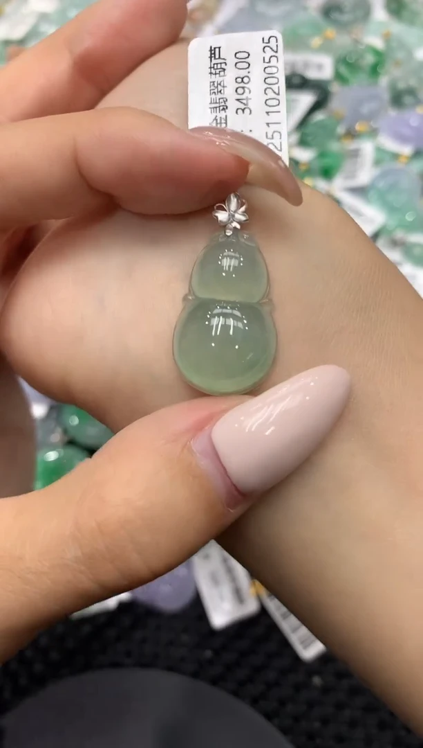 颈饰18K金镶嵌翡翠111111111111