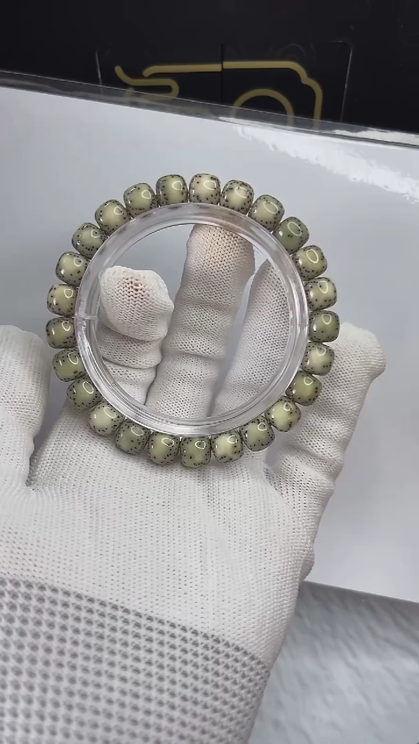 手串星月菩提小驼包9x8.c132