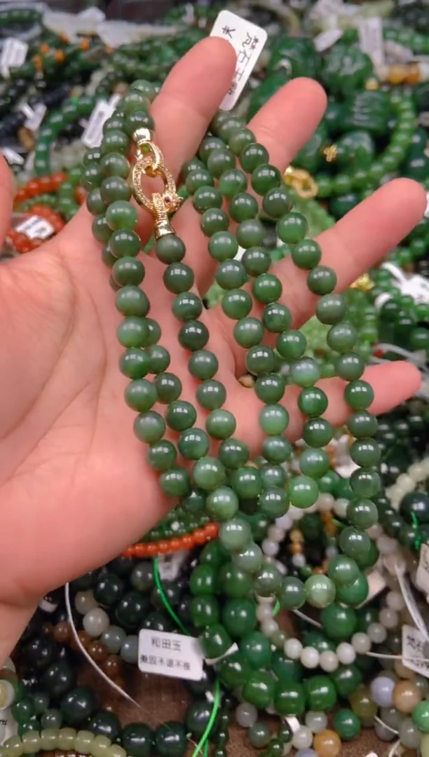 和田玉未镶嵌颈饰1