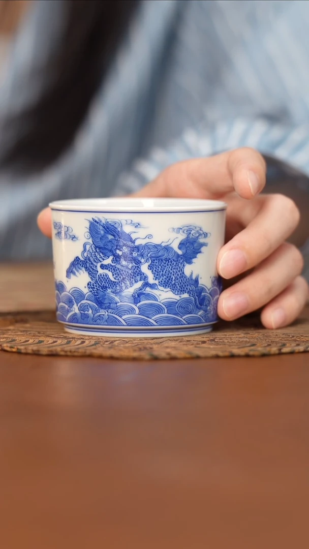 杯看山柴窑青花麒麟