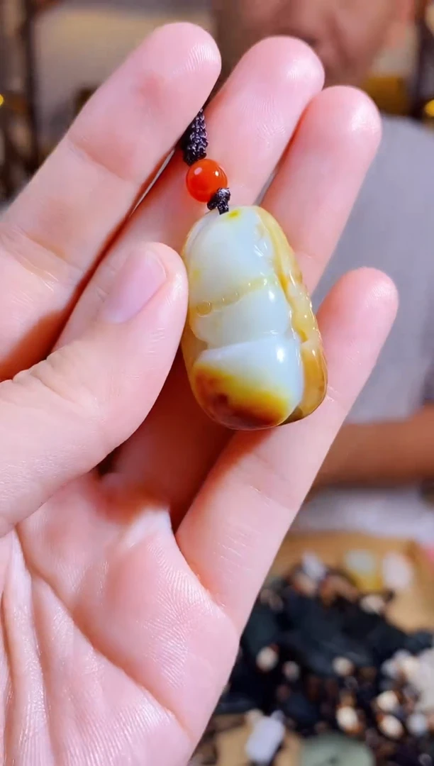 和田玉未镶嵌颈饰1