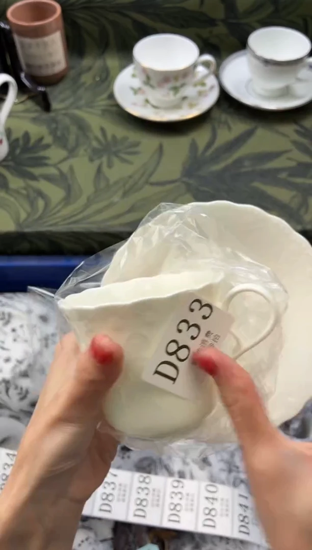 瓷片鲜**开       D833