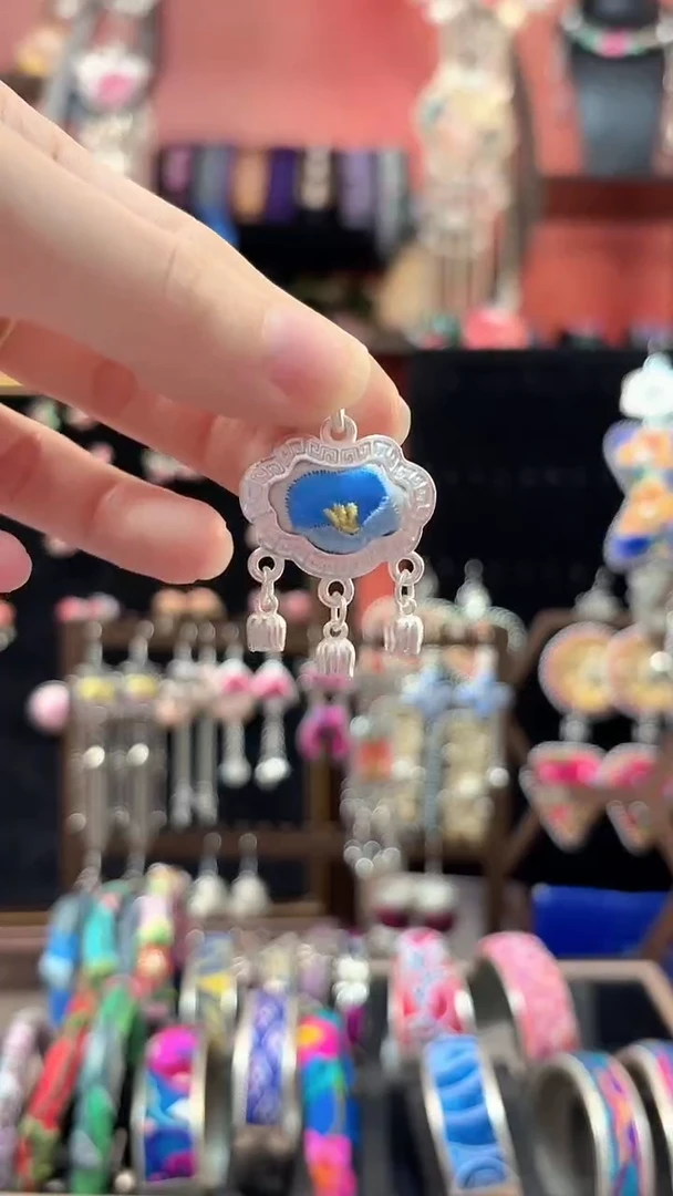 织绣 云织谣民族风精美饰品   550