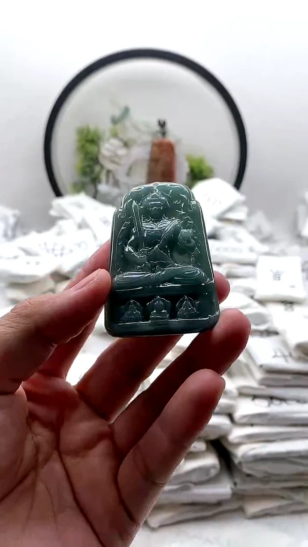 颈饰未镶嵌翡翠不动明王