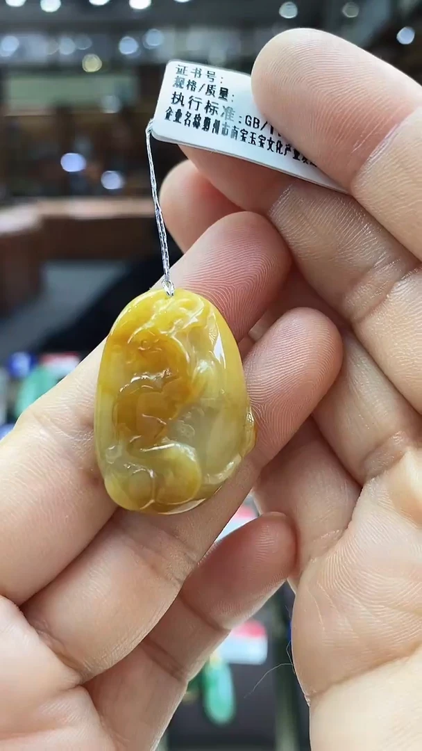 翡翠未镶嵌颈饰花件