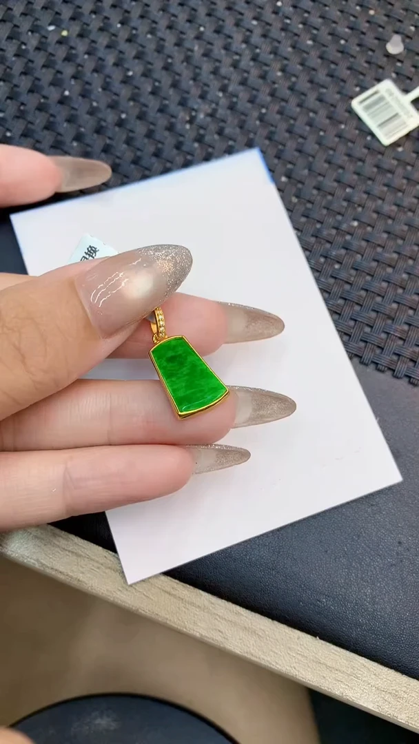 颈饰未镶嵌翡翠1