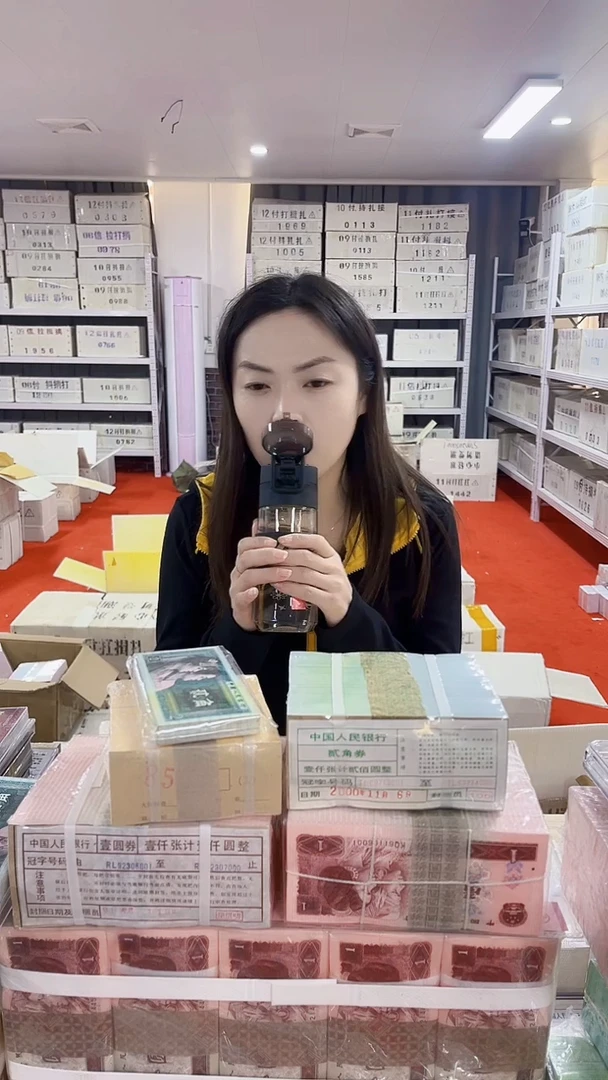 第四套人民币退市纸币001捆两冠全程无4