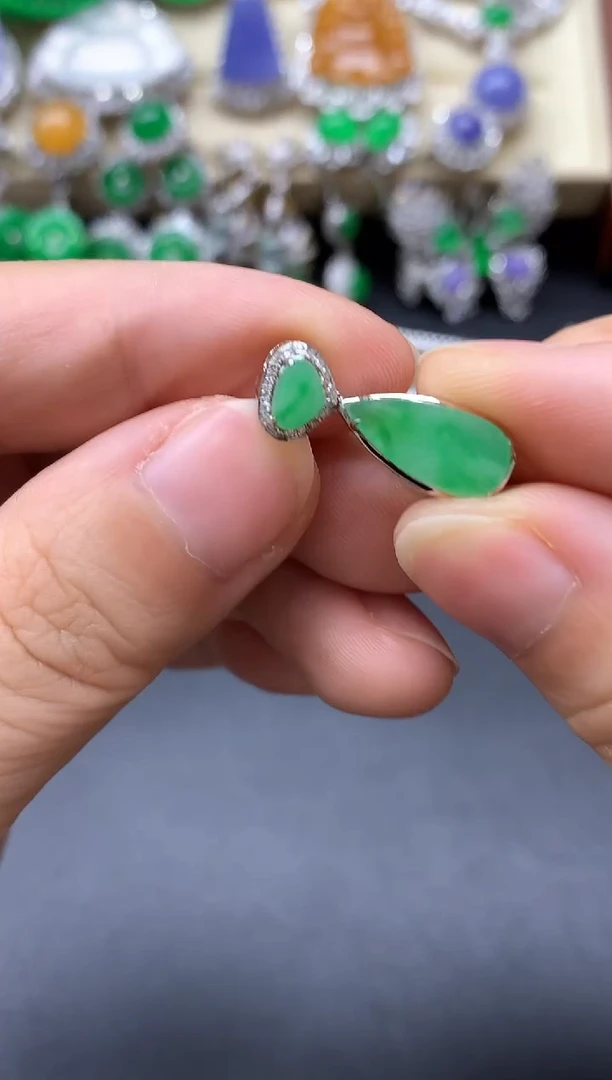 颈饰18K金镶嵌翡翠220-中国好珍宝