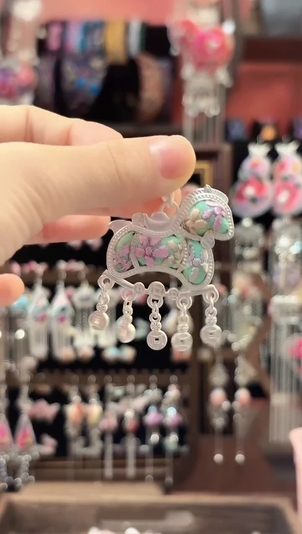 织绣 云织谣民族风精美饰品   178