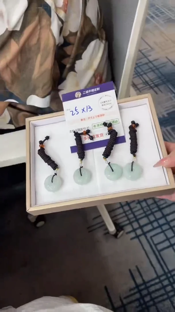 未镶嵌挂件翡翠雕刻面包扣FL11配绳/多样性发其一CP
