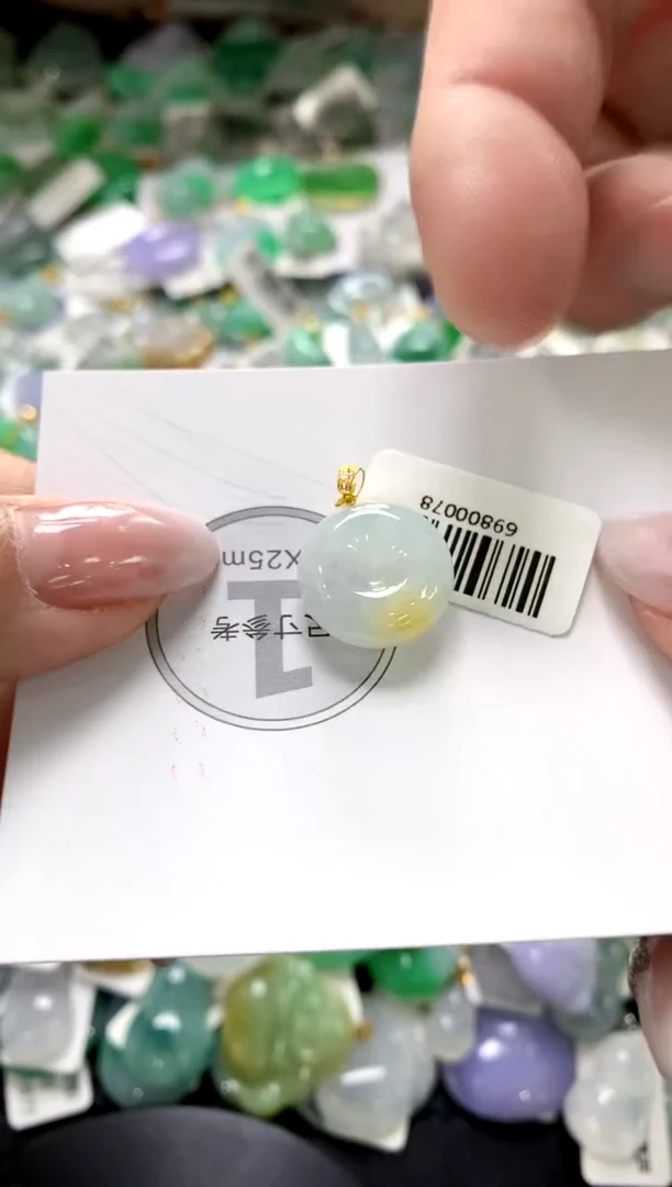 颈饰18K金镶嵌翡翠1111111111111111