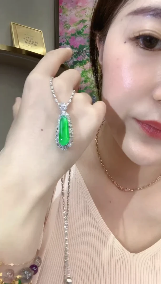 翡翠18K金镶嵌吊坠(不含链)春日珠宝 D33