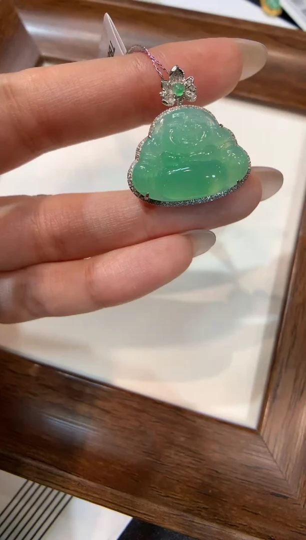 颈饰18K金镶嵌翡翠佛公