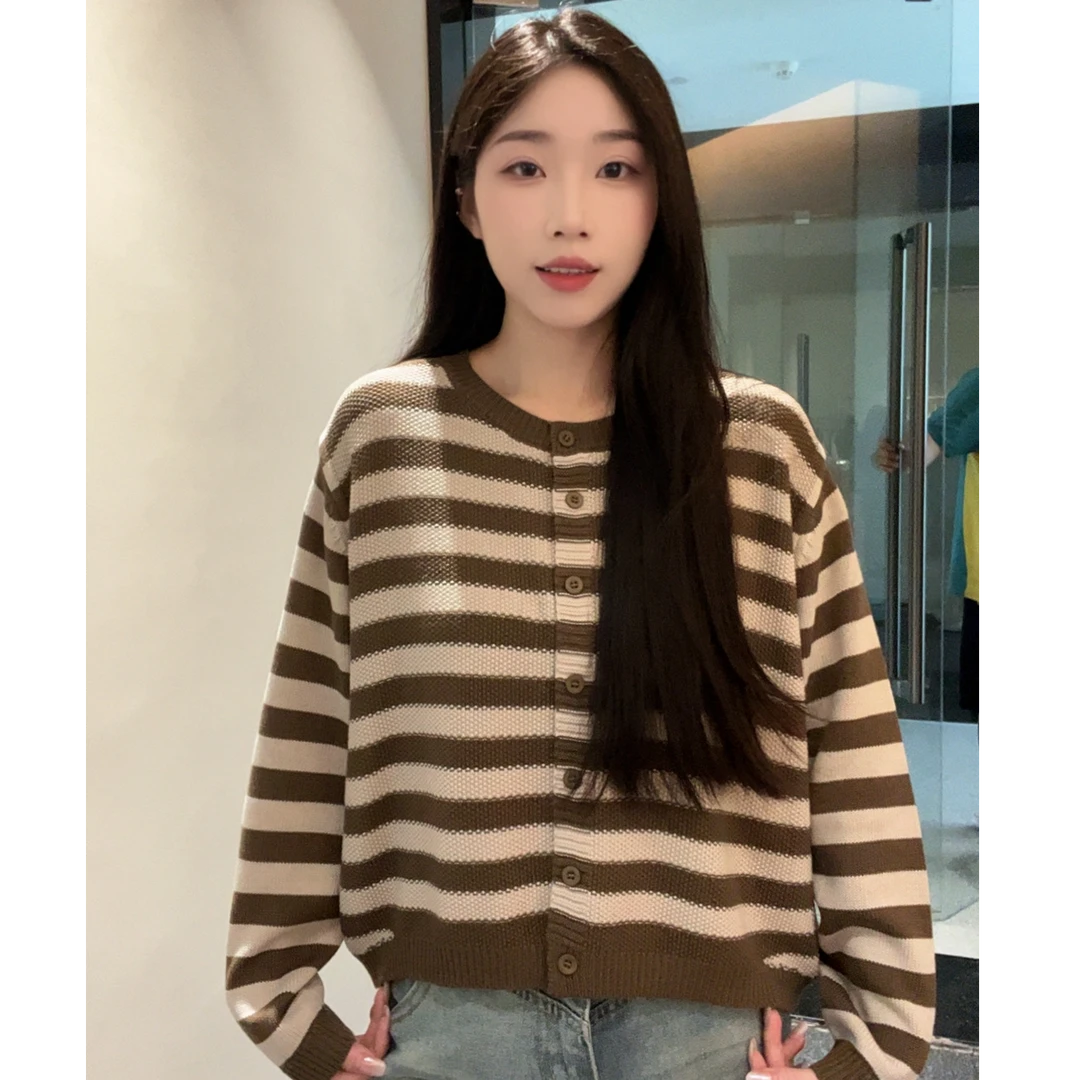 2025秋季新款针织衫红色圆领短款时尚拼色女装长袖宽松毛针织衫