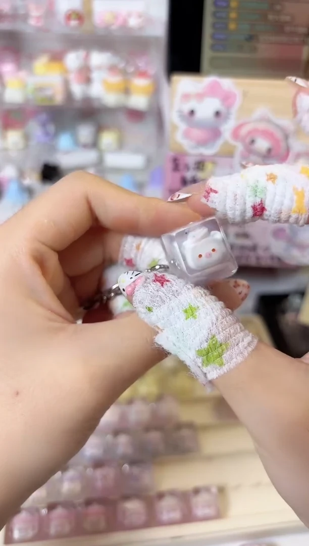 35.白色小猪冰淇淋滴胶键帽