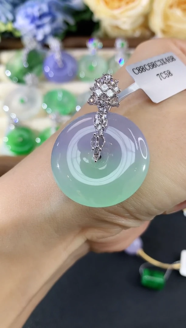 吊坠(不含链)18K金镶嵌翡翠小*.60|59800