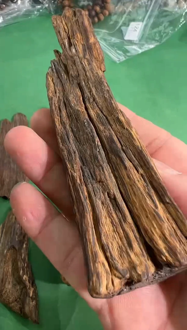 【闪购商品】沉香手把件96号越南虫漏结