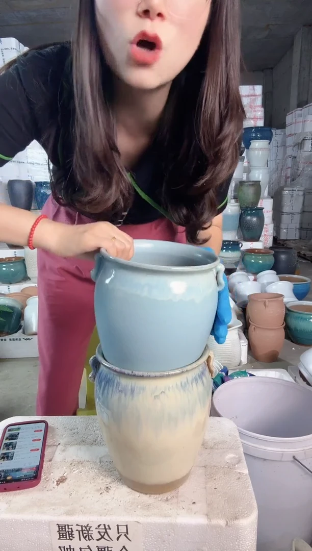 蓝黄竖纹双耳山水陶盆两个装  口15高20