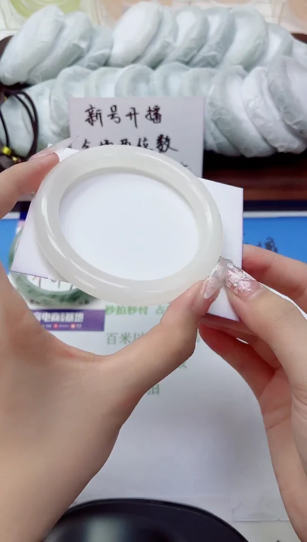 未镶嵌手镯石英质玉164-60.4