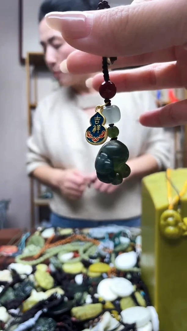 未镶嵌岫玉吊坠·