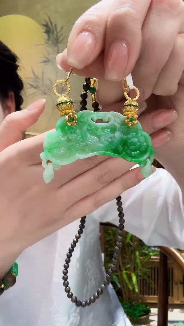 颈饰未镶嵌翡翠吊坠