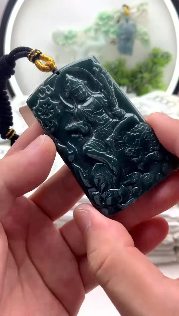 翡翠未镶嵌颈饰文殊