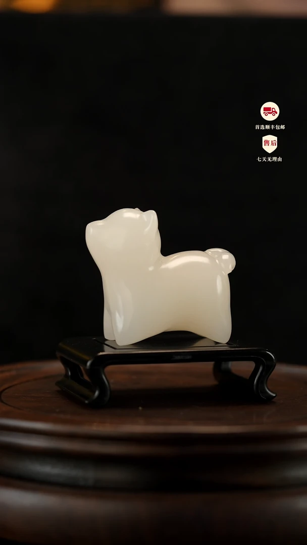 云南石荔枝白雕刻：旺旺小狗摆件