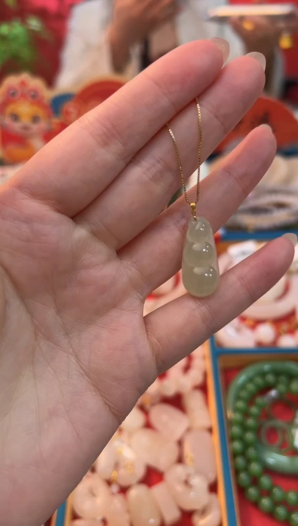 【闪购商品】和田玉吊坠18K金镶嵌晴水高冰福豆18k金