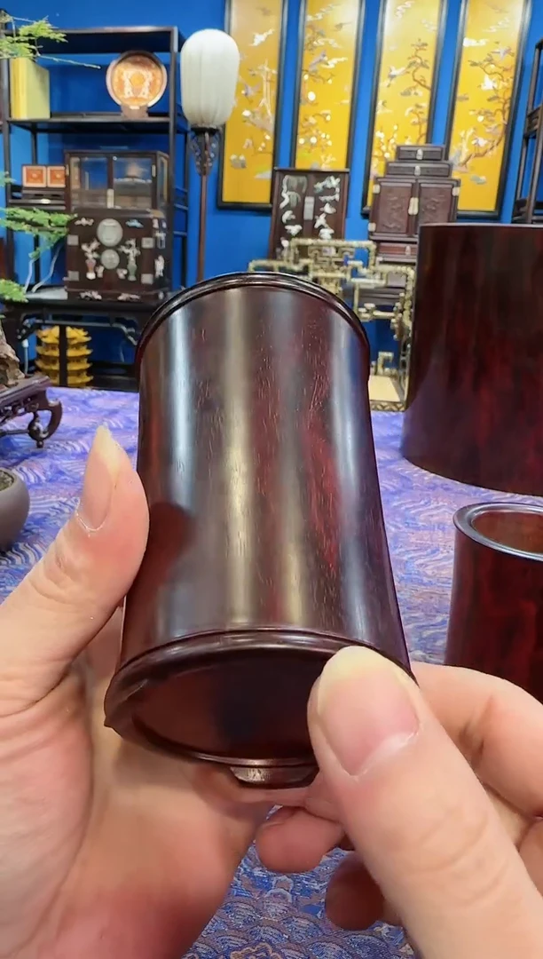 【闪购商品】紫檀木类成套家具笔筒2