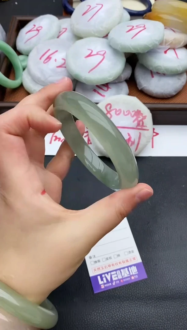 未镶嵌手镯石英质玉40+62.5