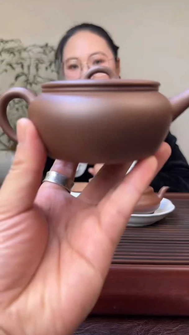 茶壶紫砂大彬诗意-半手工制-黄龙山紫泥-40目-容量：180CC