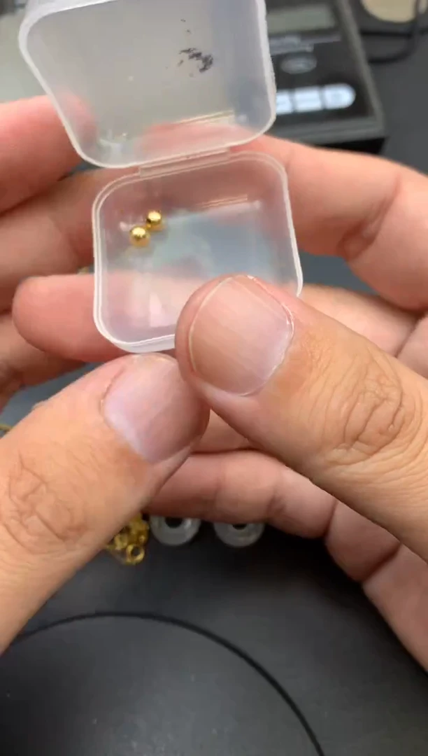 颈饰18K金镶嵌翡翠小**?金珠4mm