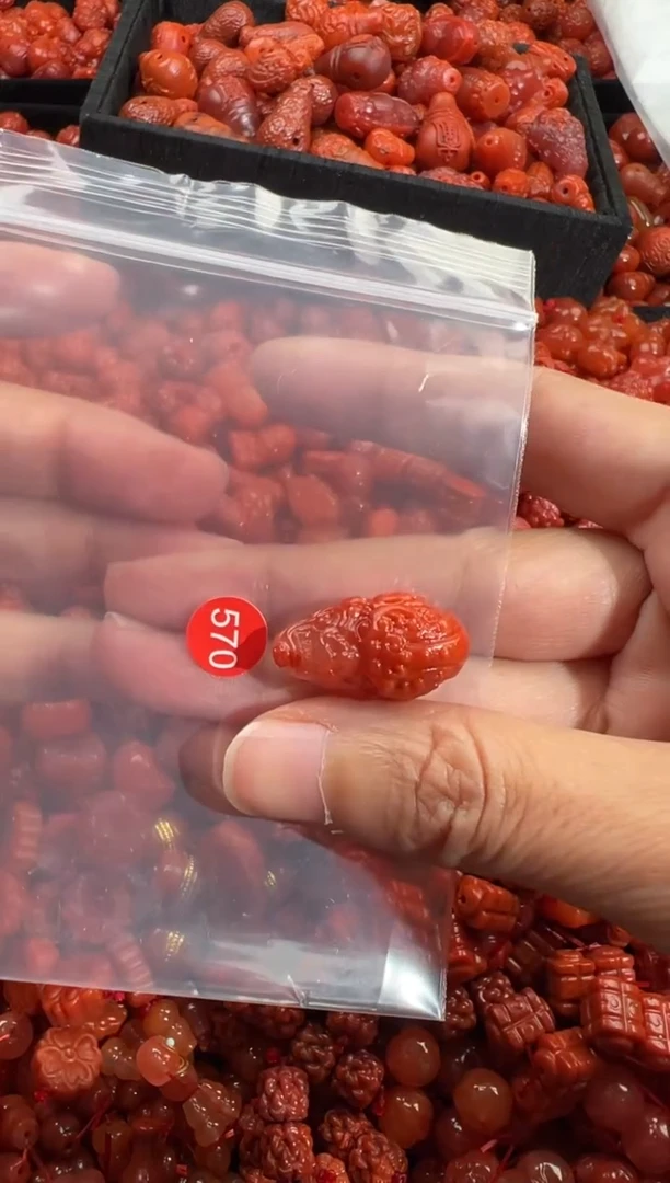 南红玛瑙未镶嵌颈饰1