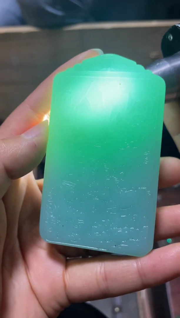 和田玉未镶嵌颈饰天空蓝八骏图1件