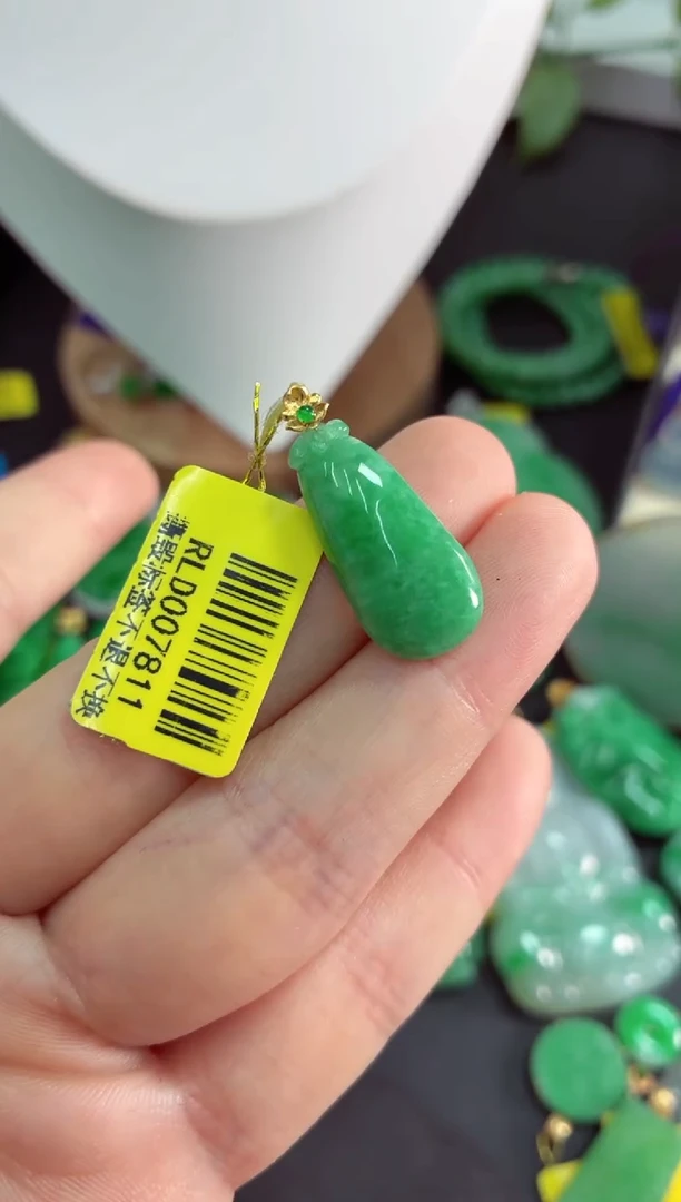 吊坠(不含链)18K金镶嵌翡翠挂件