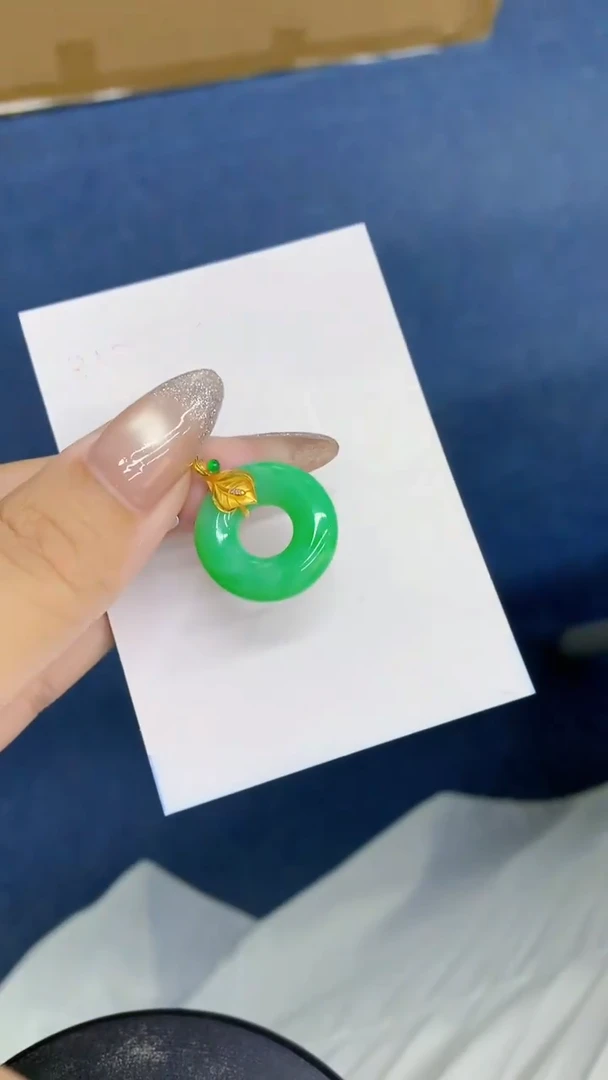 颈饰18K金镶嵌翡翠1