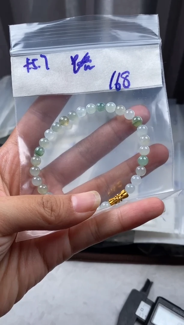 未镶嵌定制翡翠路****。手串
