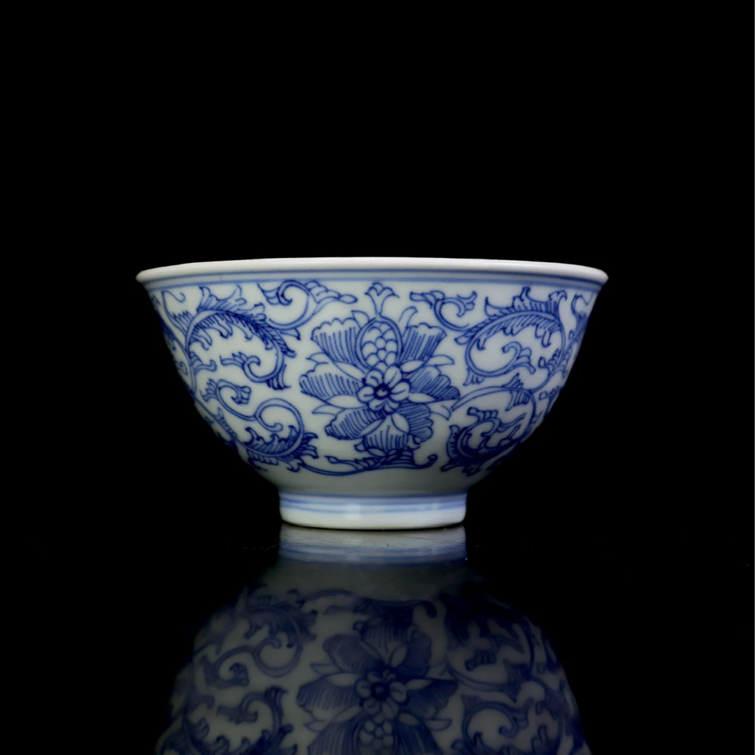 17.清乾隆青花缠枝花卉纹茶圆