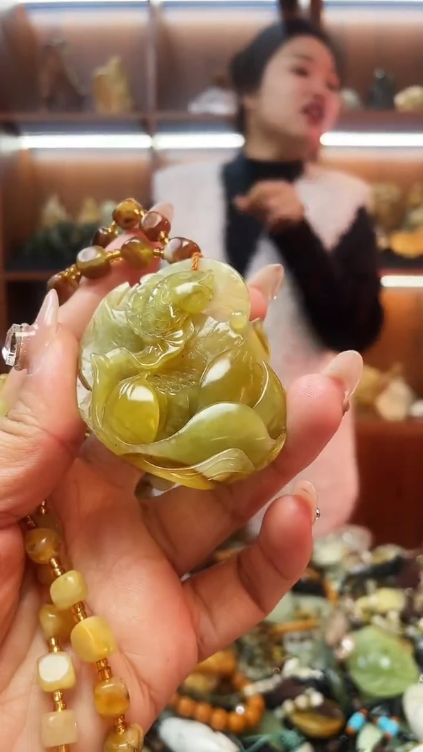 未镶嵌蛇纹石玉吊坠