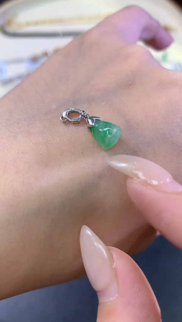 吊坠(不含链)18K金镶嵌翡翠A687|多样性发其一|1380