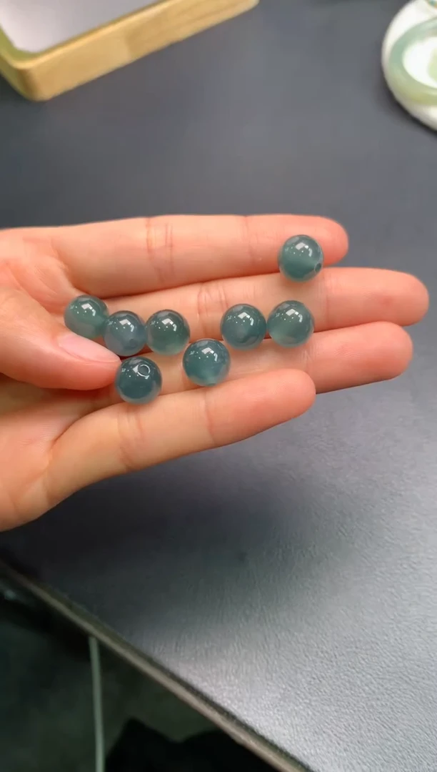 颈饰未镶嵌翡翠无鉴赏期无证书 一个