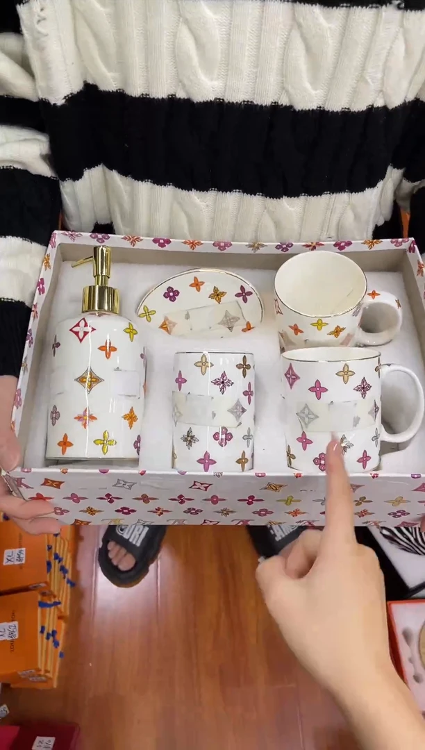 杯鸿辉家品牌瓷器，京东包邮！