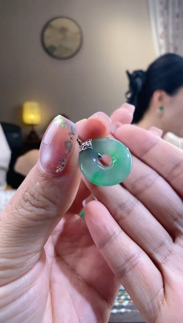 翡翠18K金镶嵌吊坠(不含链)甜甜圈