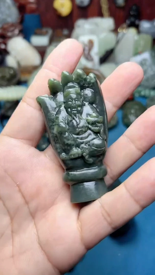 和田玉未镶嵌把件有裂  有毛病