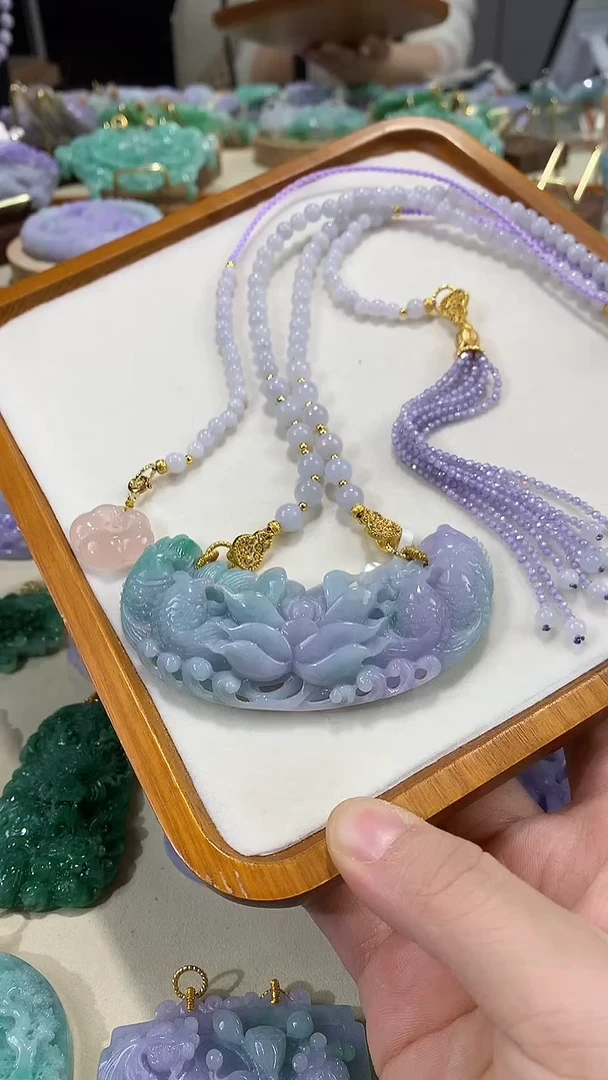 颈饰未镶嵌翡翠吊坠